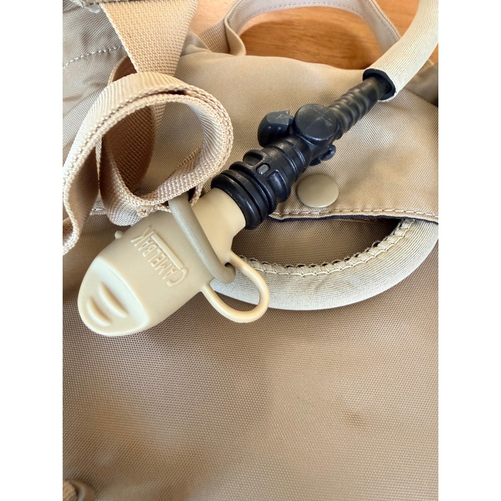 CamelBak Maximum Gear Hydration Pack Desert Camo Cordura Tactical Backpack - Picture 6 of 6